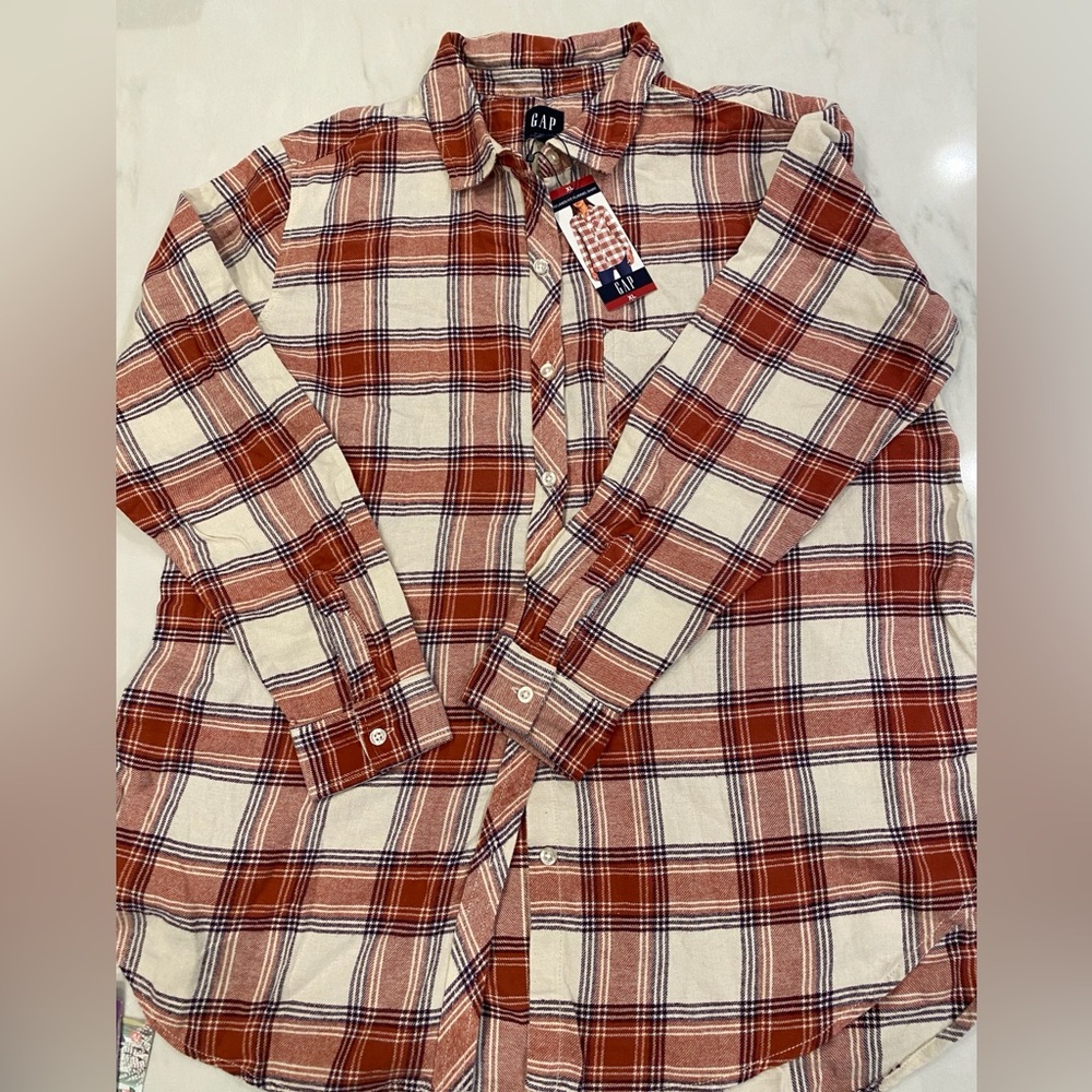 Women’s GAP flannel shirt. Never worn- new. Rust and off-white plaid.